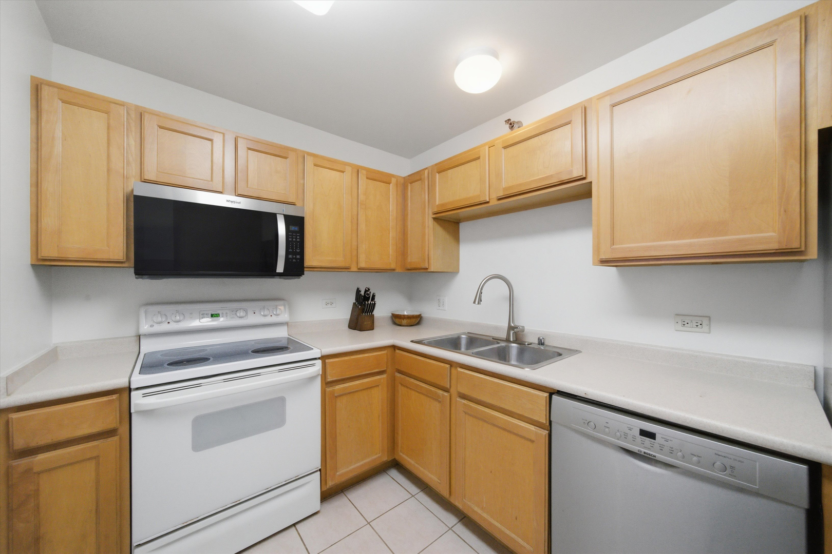 345 N Lasalle Street 1109 Property Photo 3