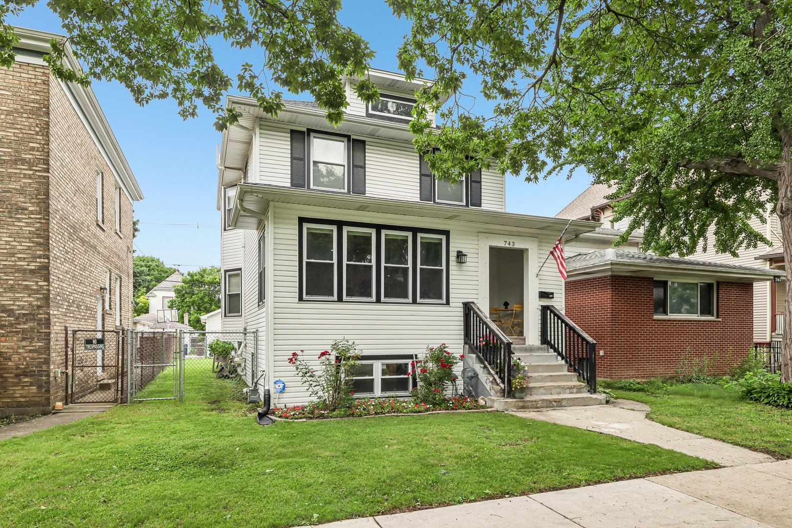 743 S Lombard Avenue Property Photo 2
