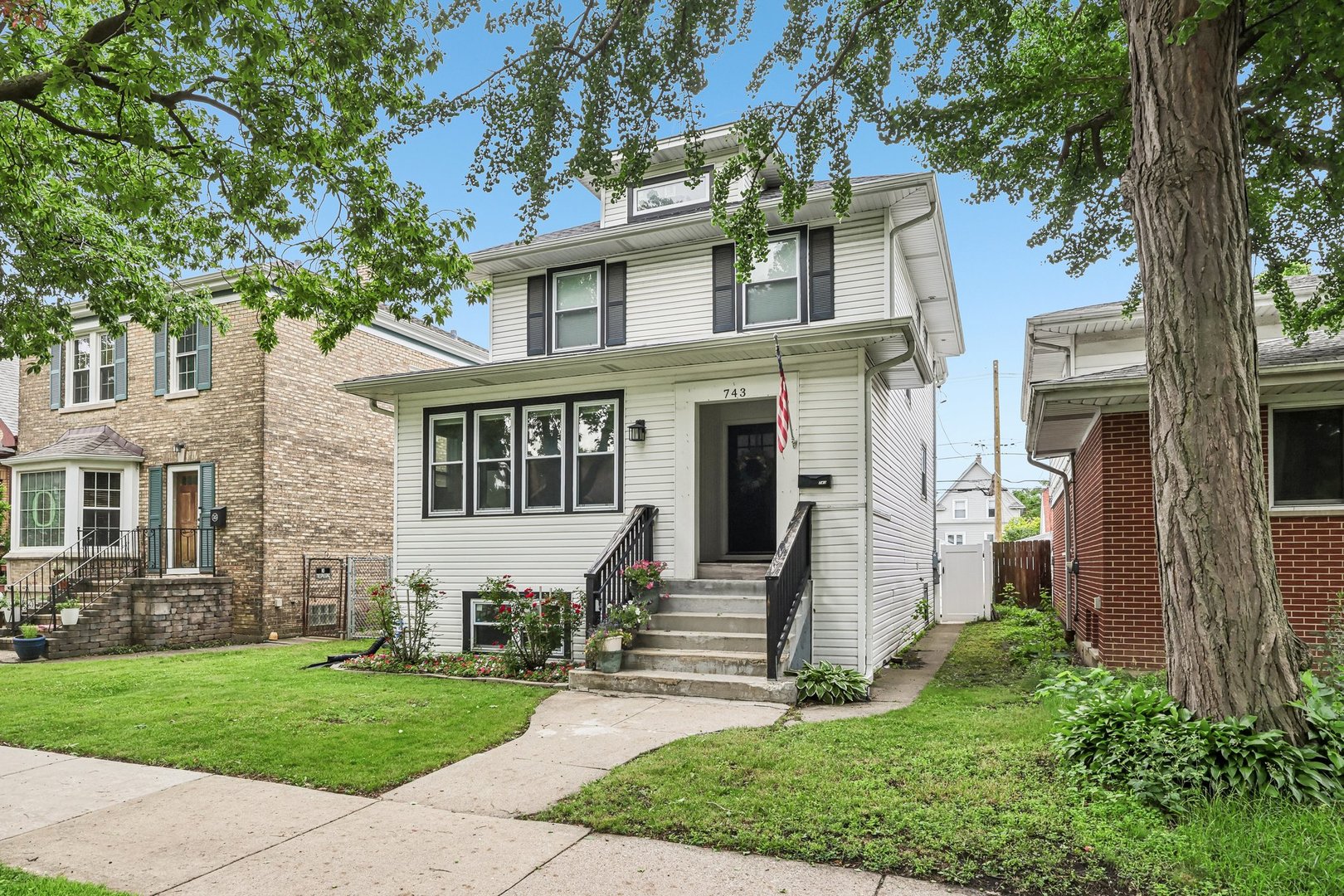 743 S Lombard Avenue Property Photo 3