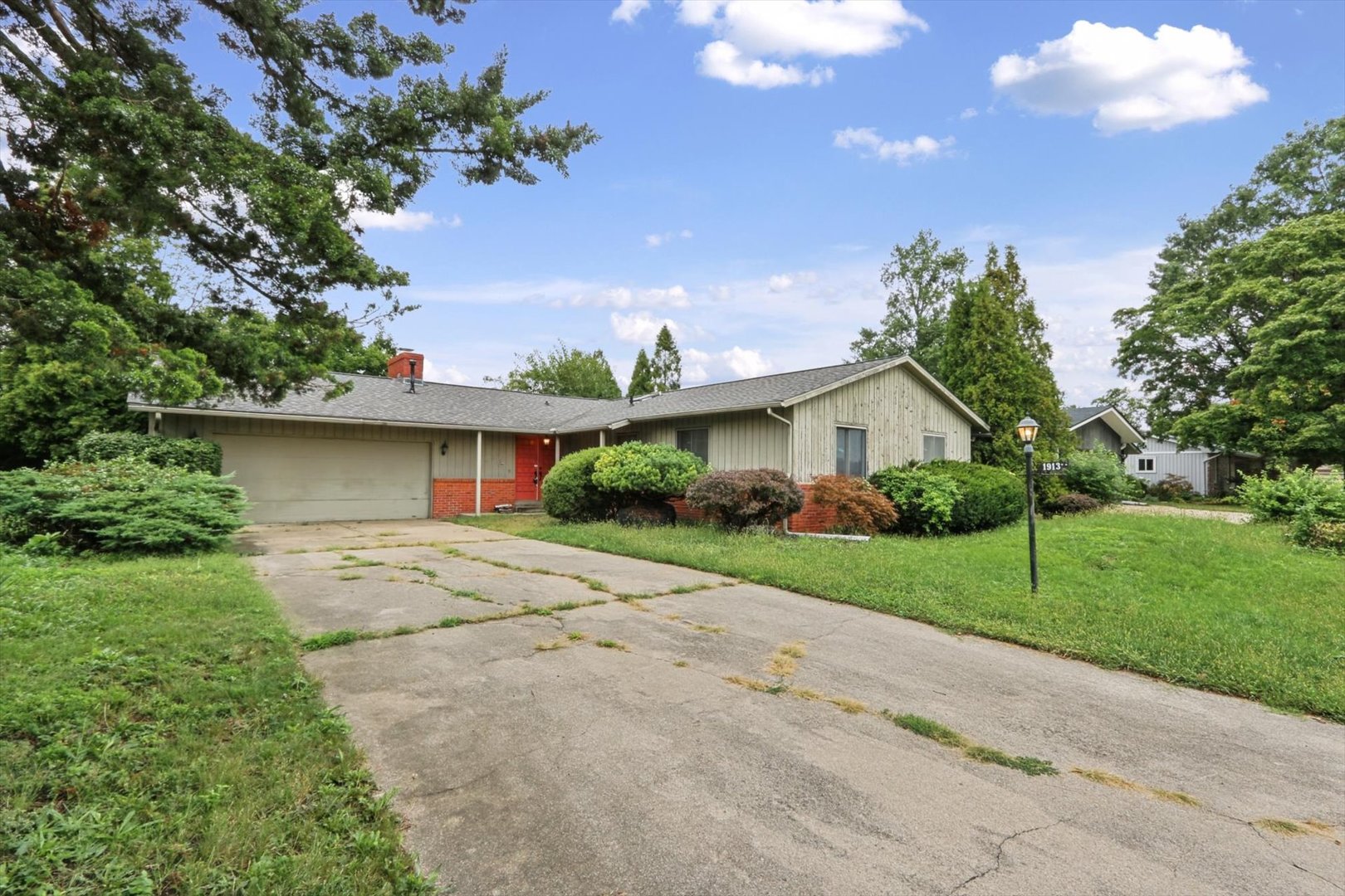 1913 Moraine Drive Property Photo 4