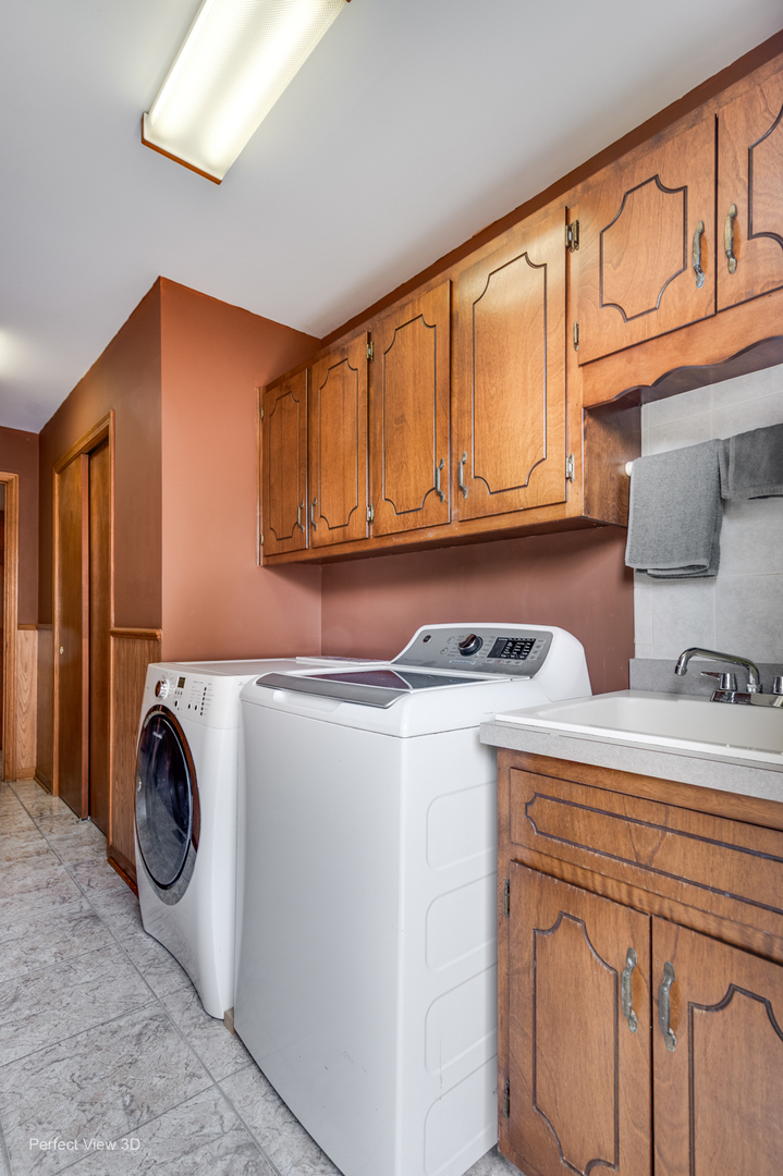 8636 W 98th Place Property Photo 15