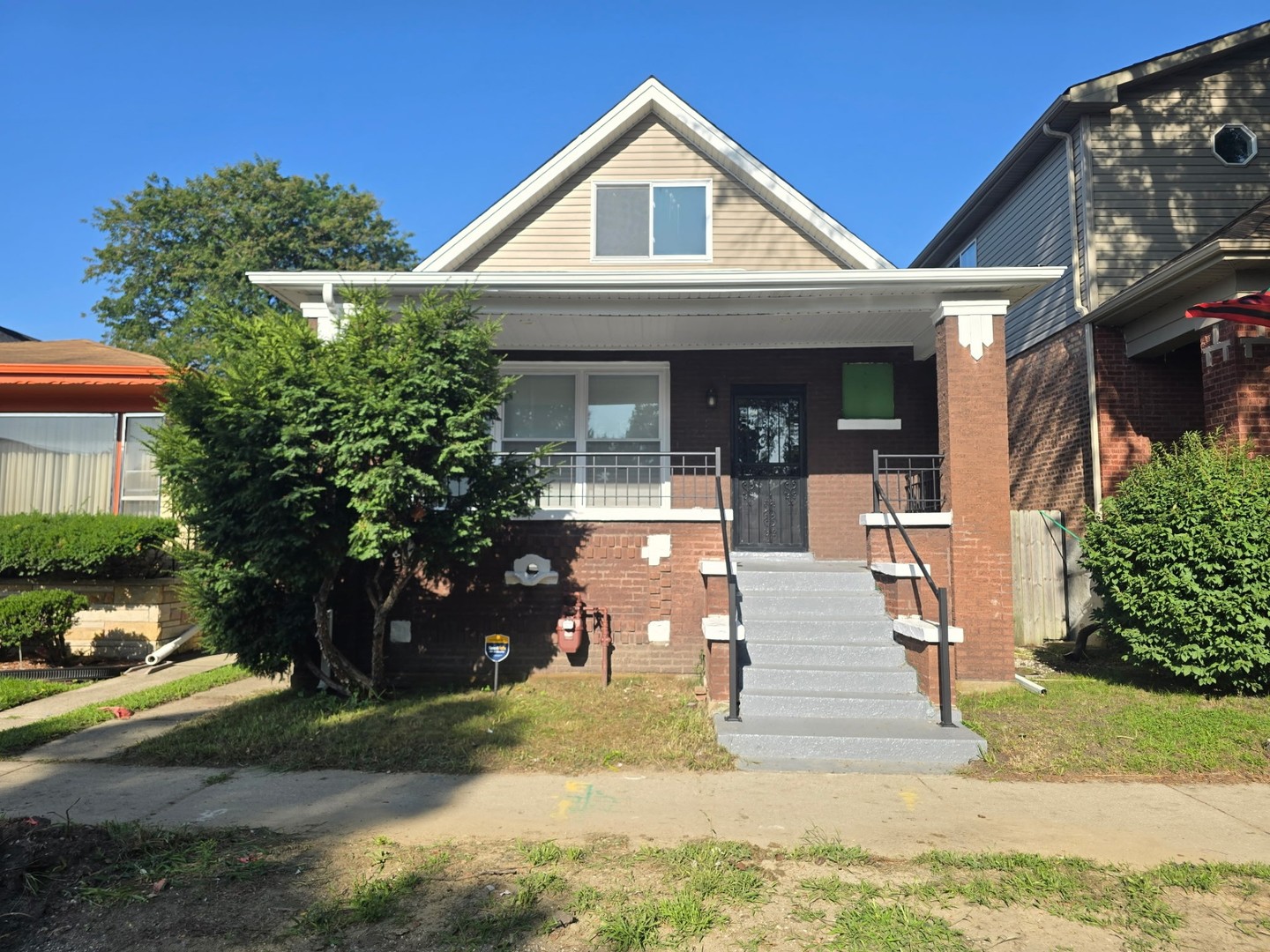 7718 S King Drive Property Photo 1