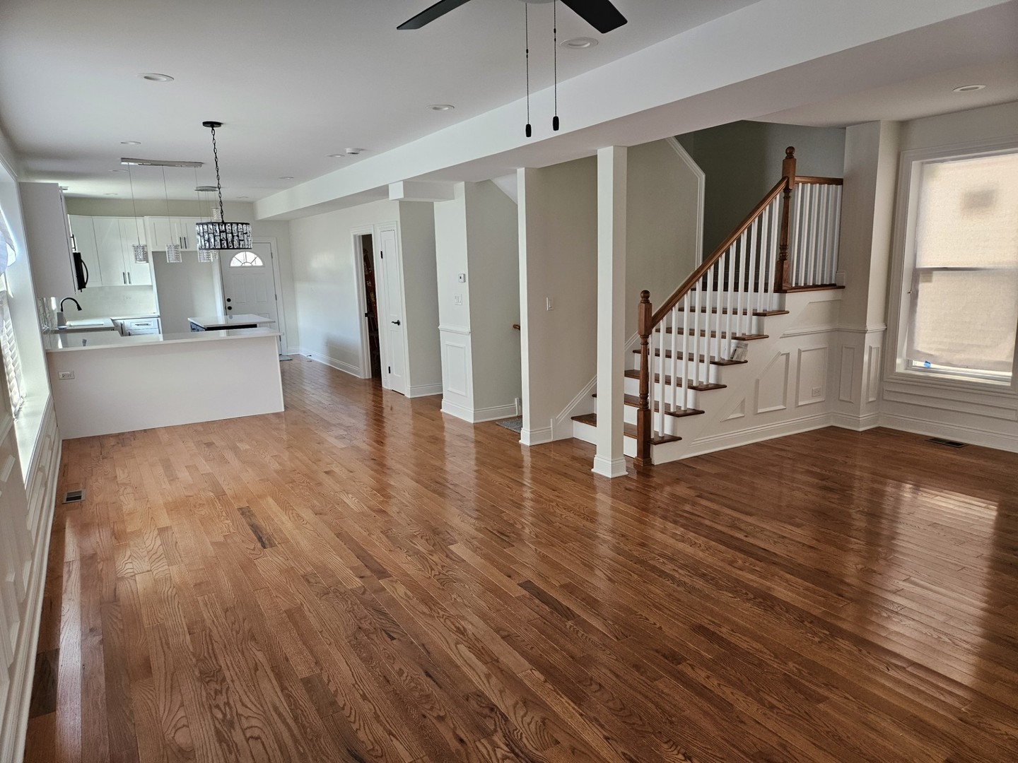 7718 S King Drive Property Photo 3