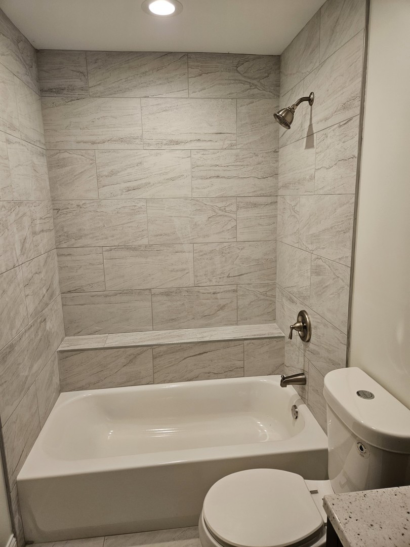 7718 S King Drive Property Photo 6