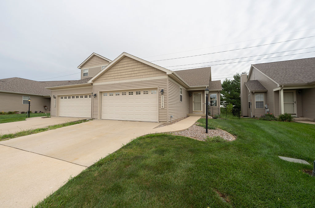 2214 Pebblebrook Lane Property Photo 1