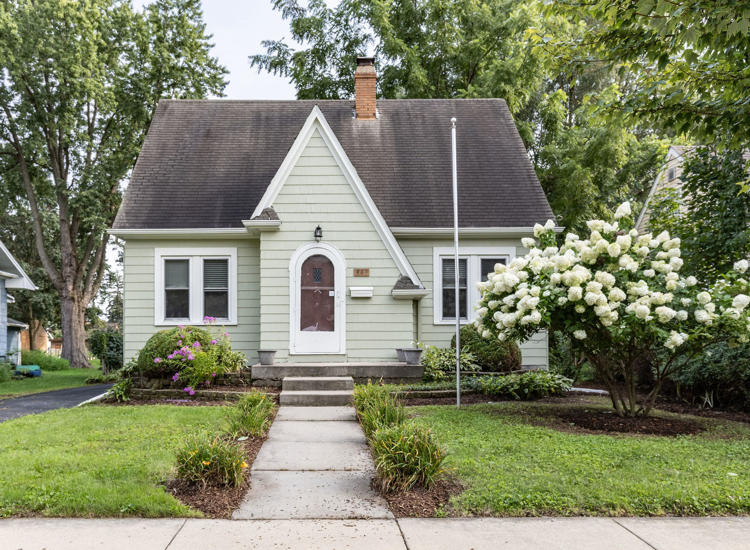 869 Shuler Street Property Photo 1