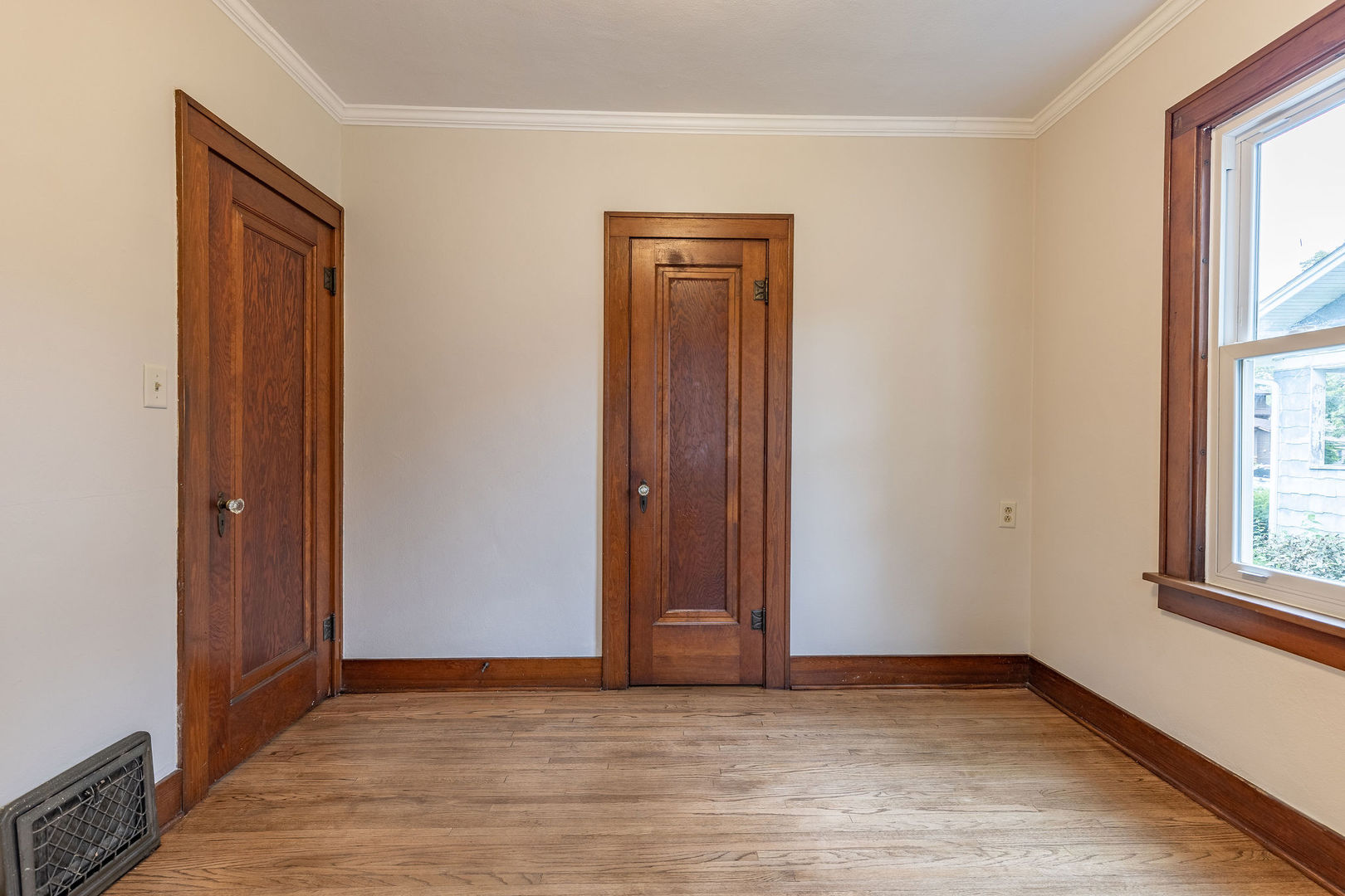 869 Shuler Street Property Photo 9