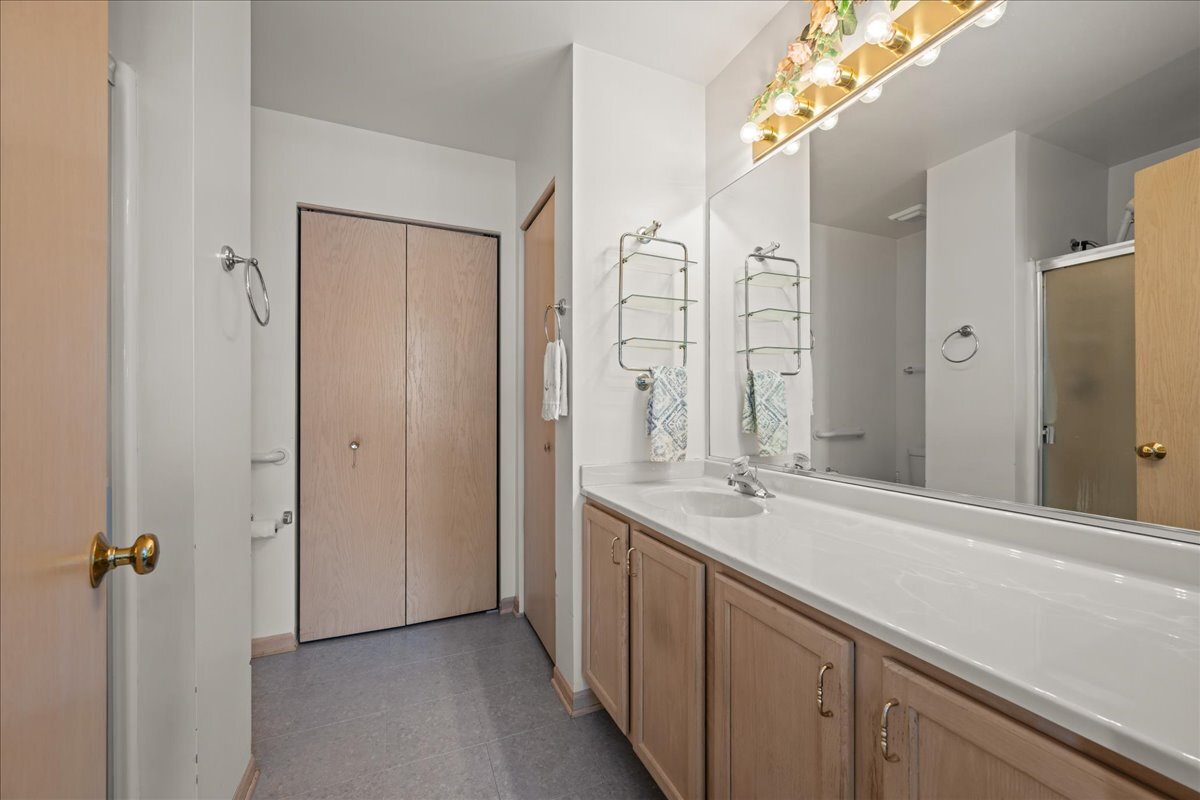 1641 Abington Lane Property Photo 16