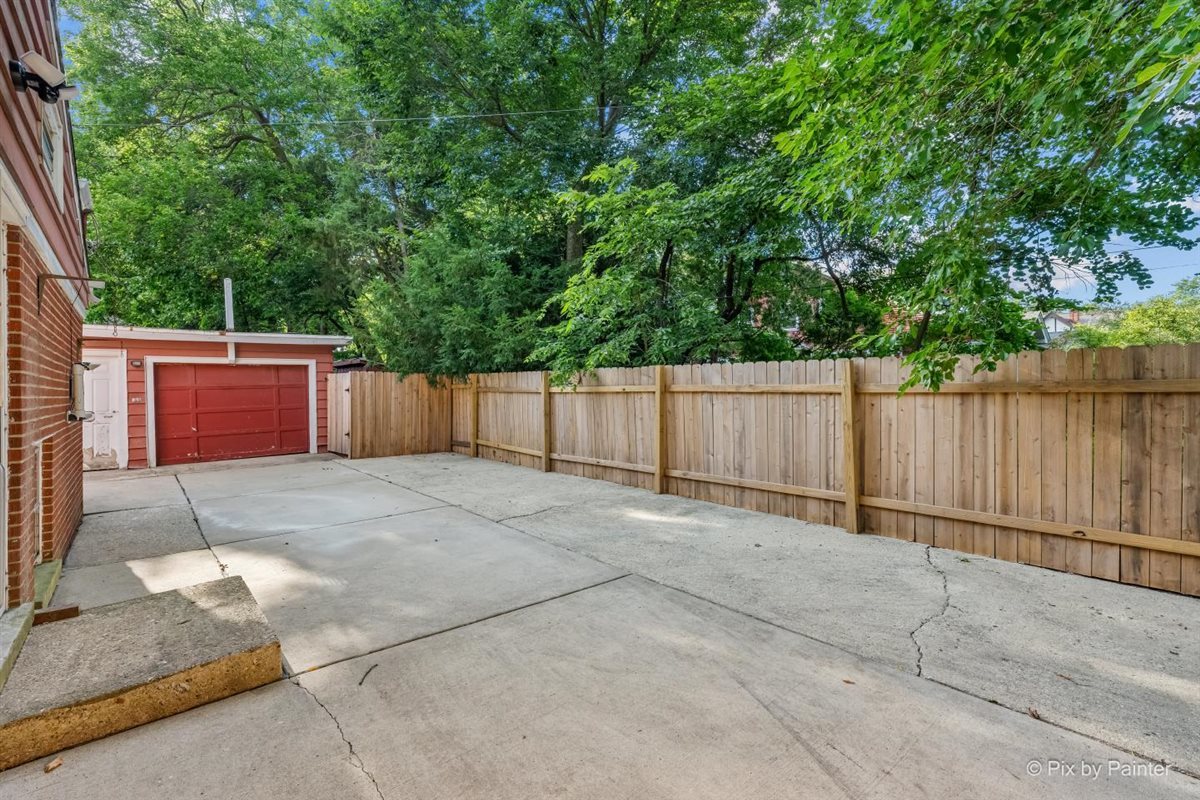 714 Western Avenue Property Photo 23