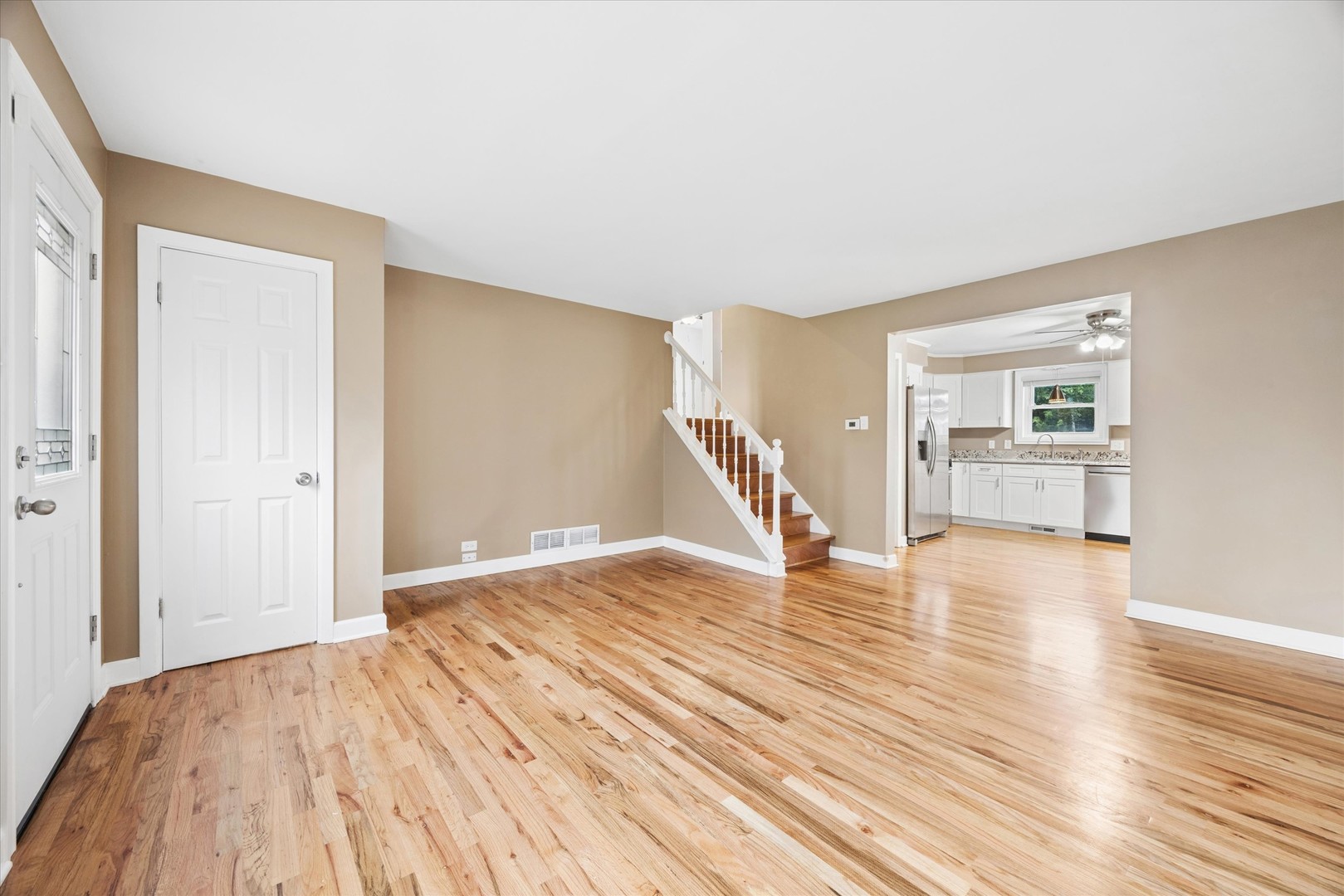 944 S Ardmore Avenue Property Photo 6