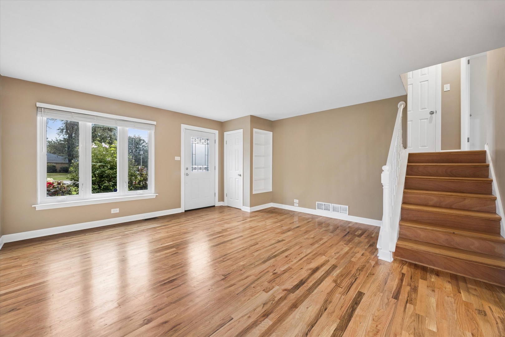 944 S Ardmore Avenue Property Photo 8