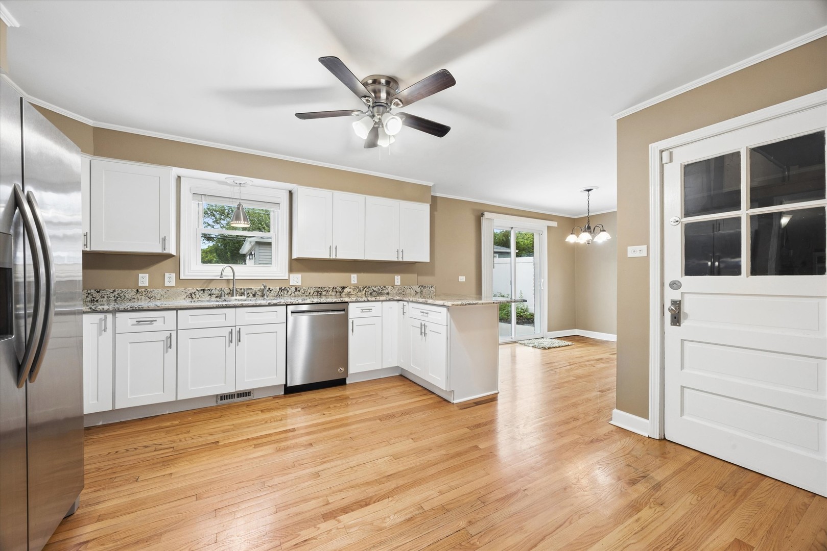 944 S Ardmore Avenue Property Photo 10