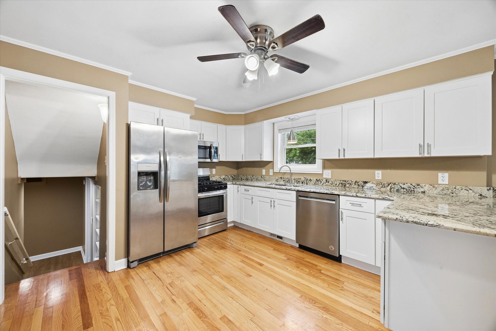 944 S Ardmore Avenue Property Photo 11