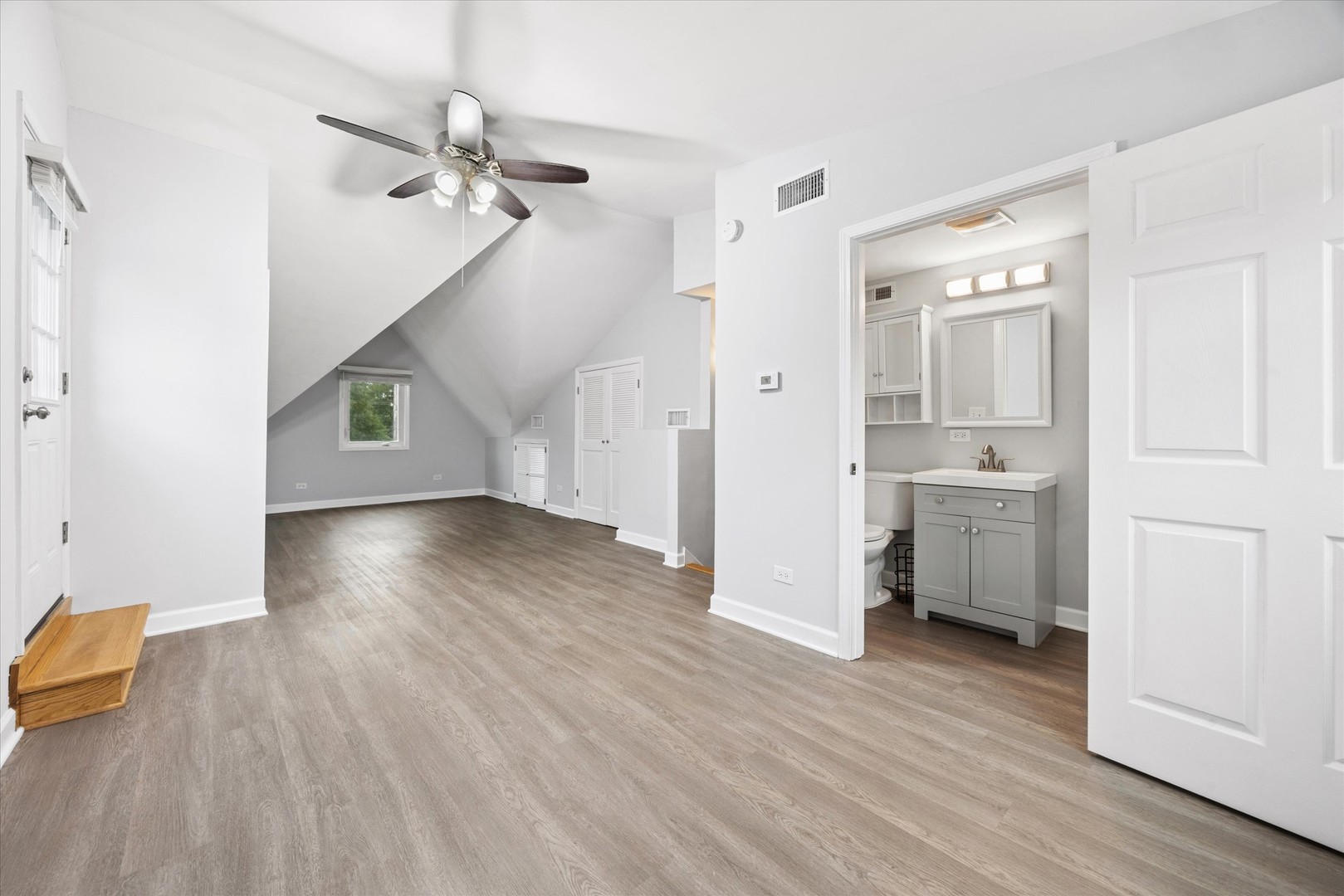 944 S Ardmore Avenue Property Photo 19