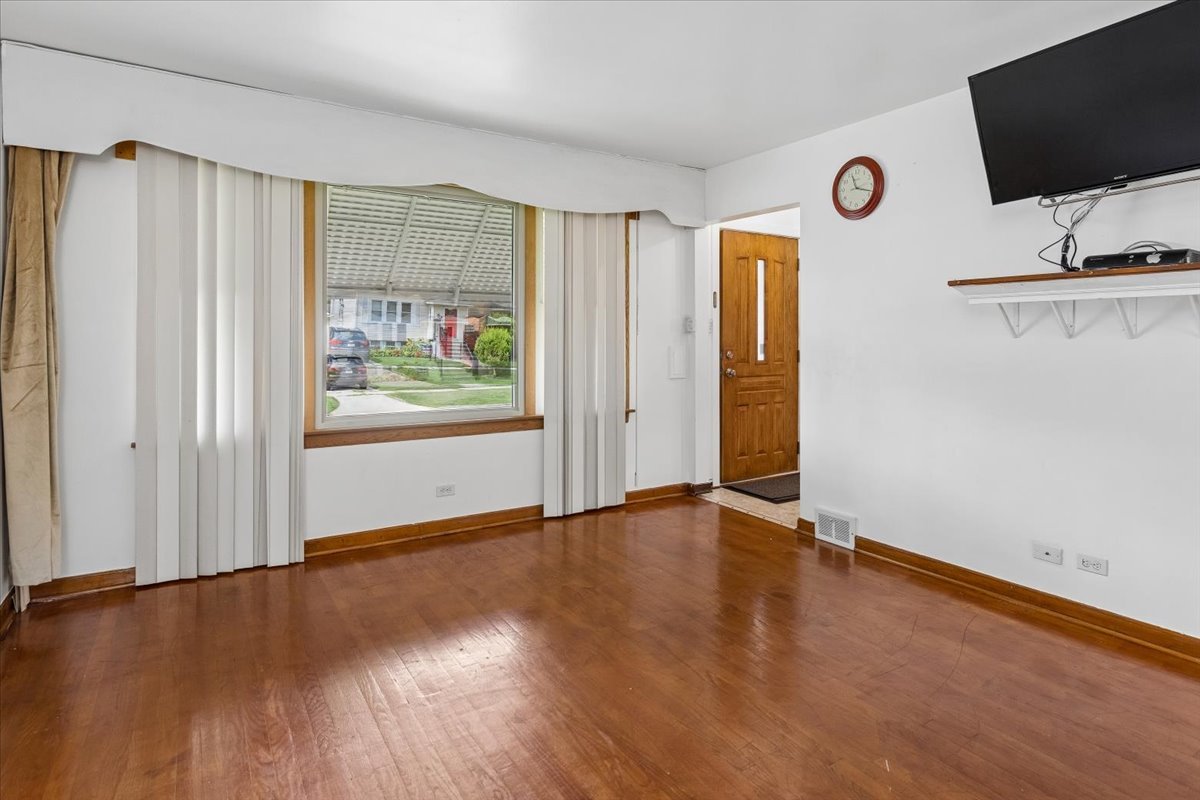 3933 Oak Park Avenue Property Photo 3