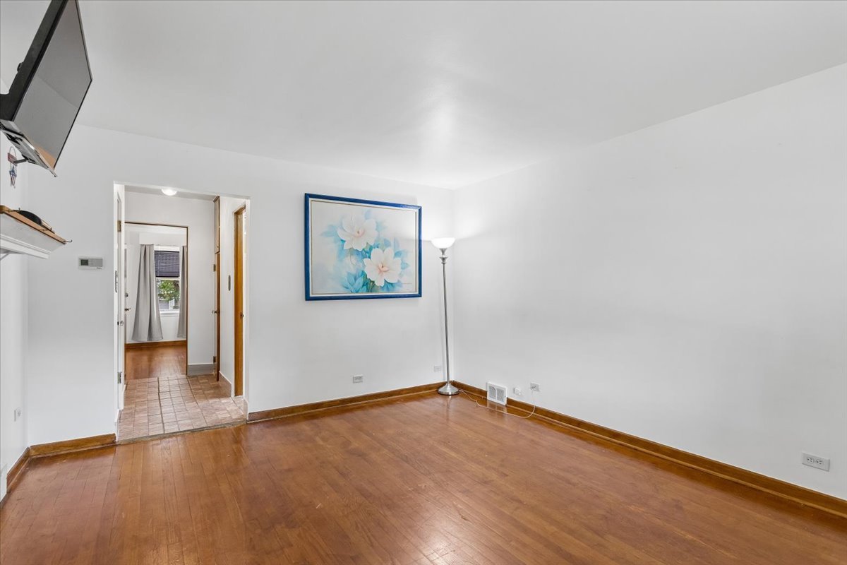 3933 Oak Park Avenue Property Photo 5
