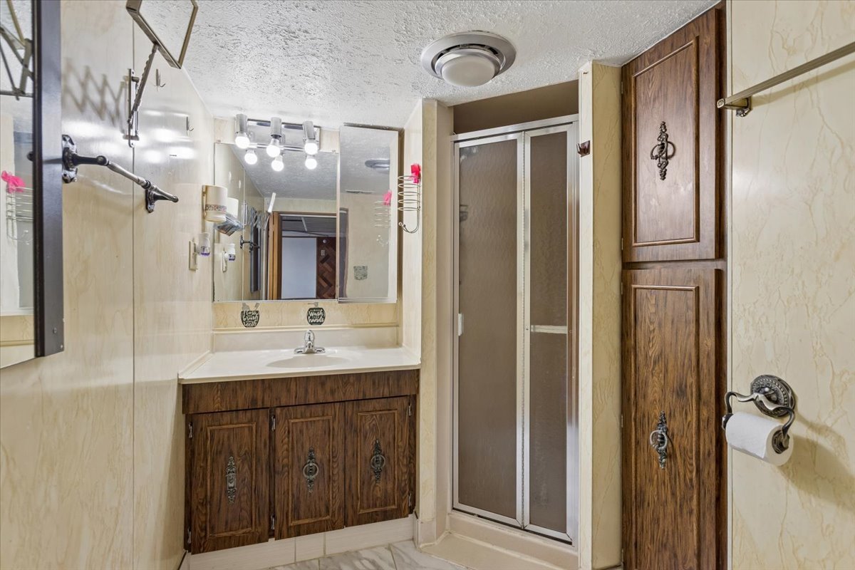 3933 Oak Park Avenue Property Photo 12