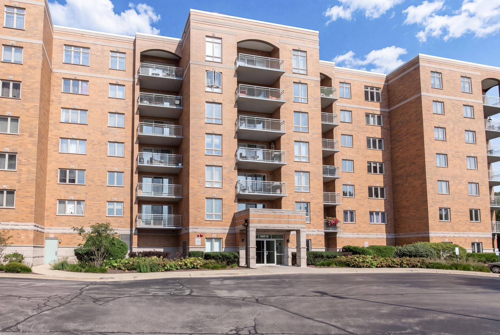 6815 N Milwaukee Avenue 507 Property Photo 2
