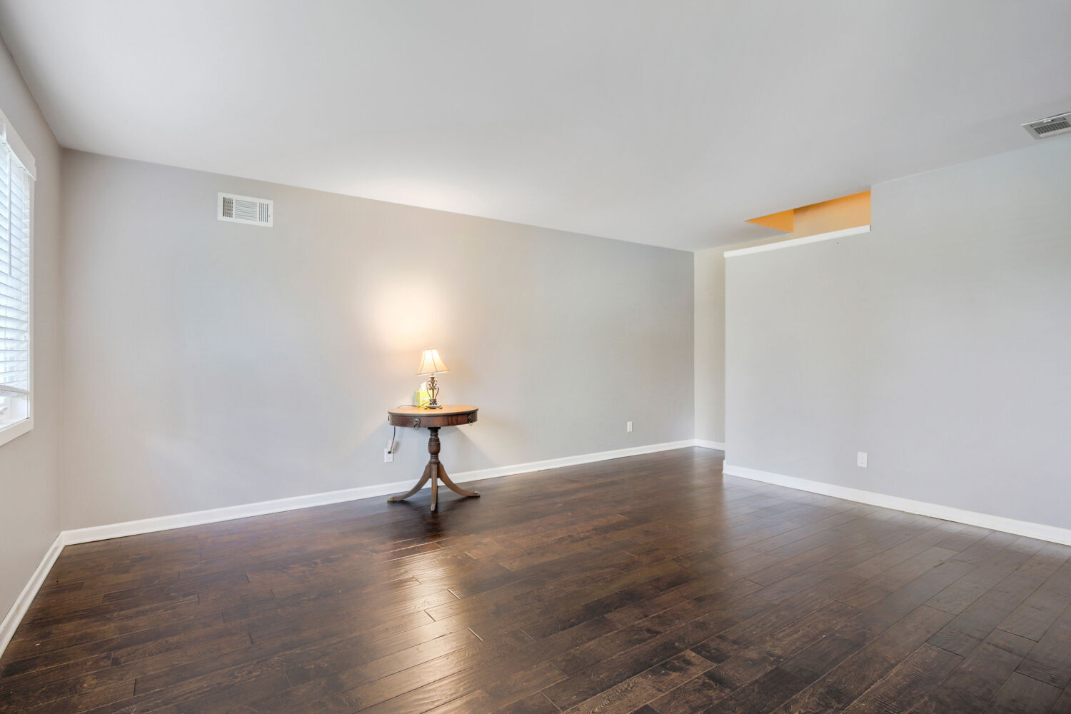 230 Manor Drive B Property Photo 3