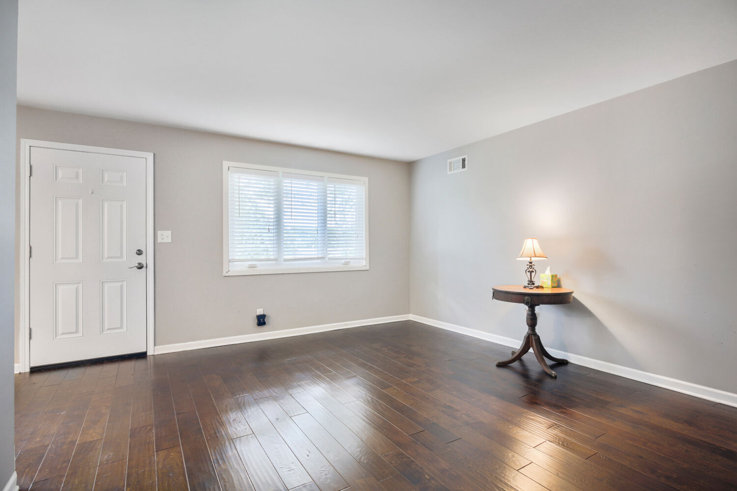 230 Manor Drive B Property Photo 5