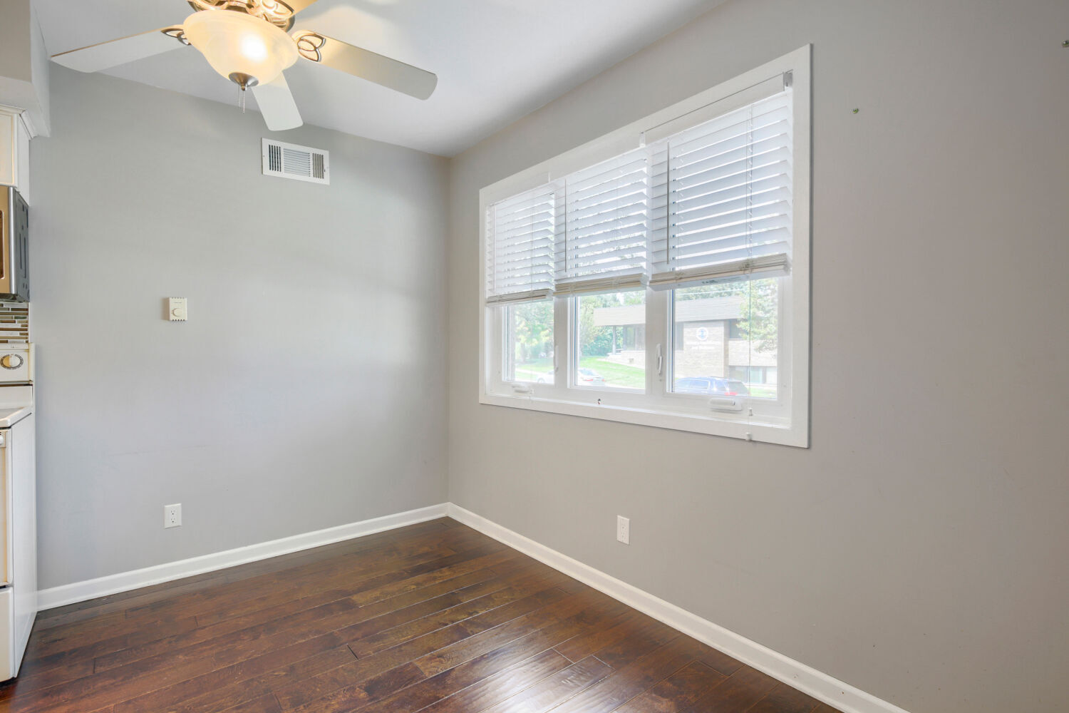 230 Manor Drive B Property Photo 6