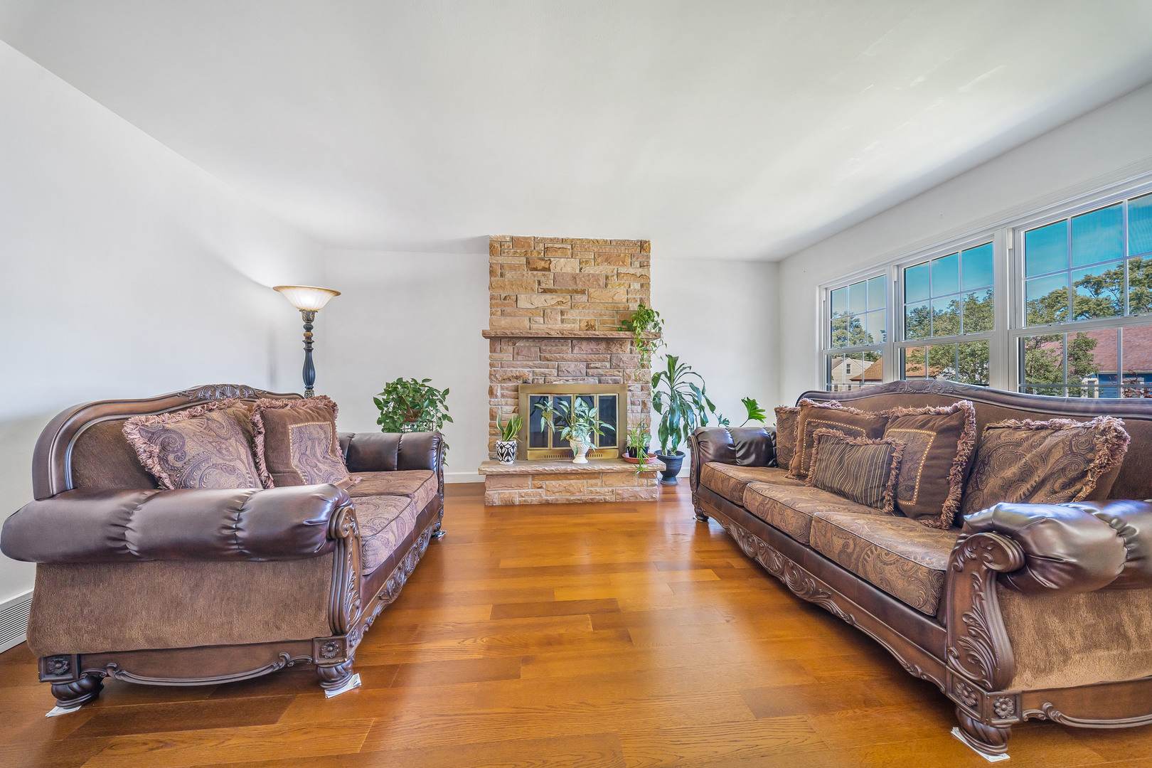 18026 Oakley Avenue Property Photo 4