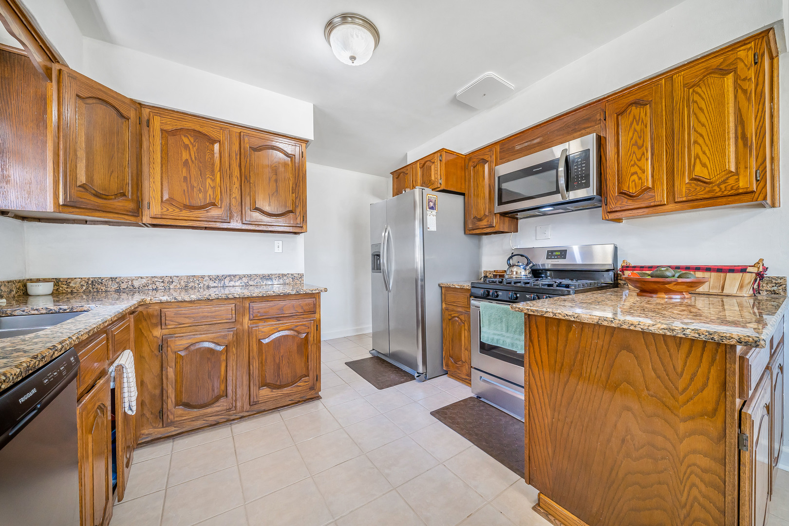 18026 Oakley Avenue Property Photo 5