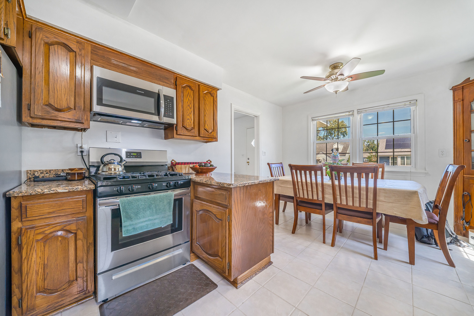 18026 Oakley Avenue Property Photo 6