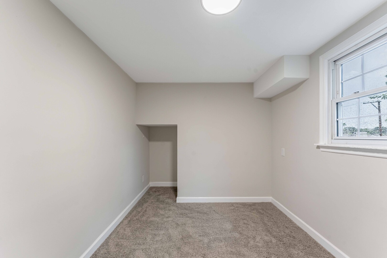 566 Hirsch Avenue Property Photo 8