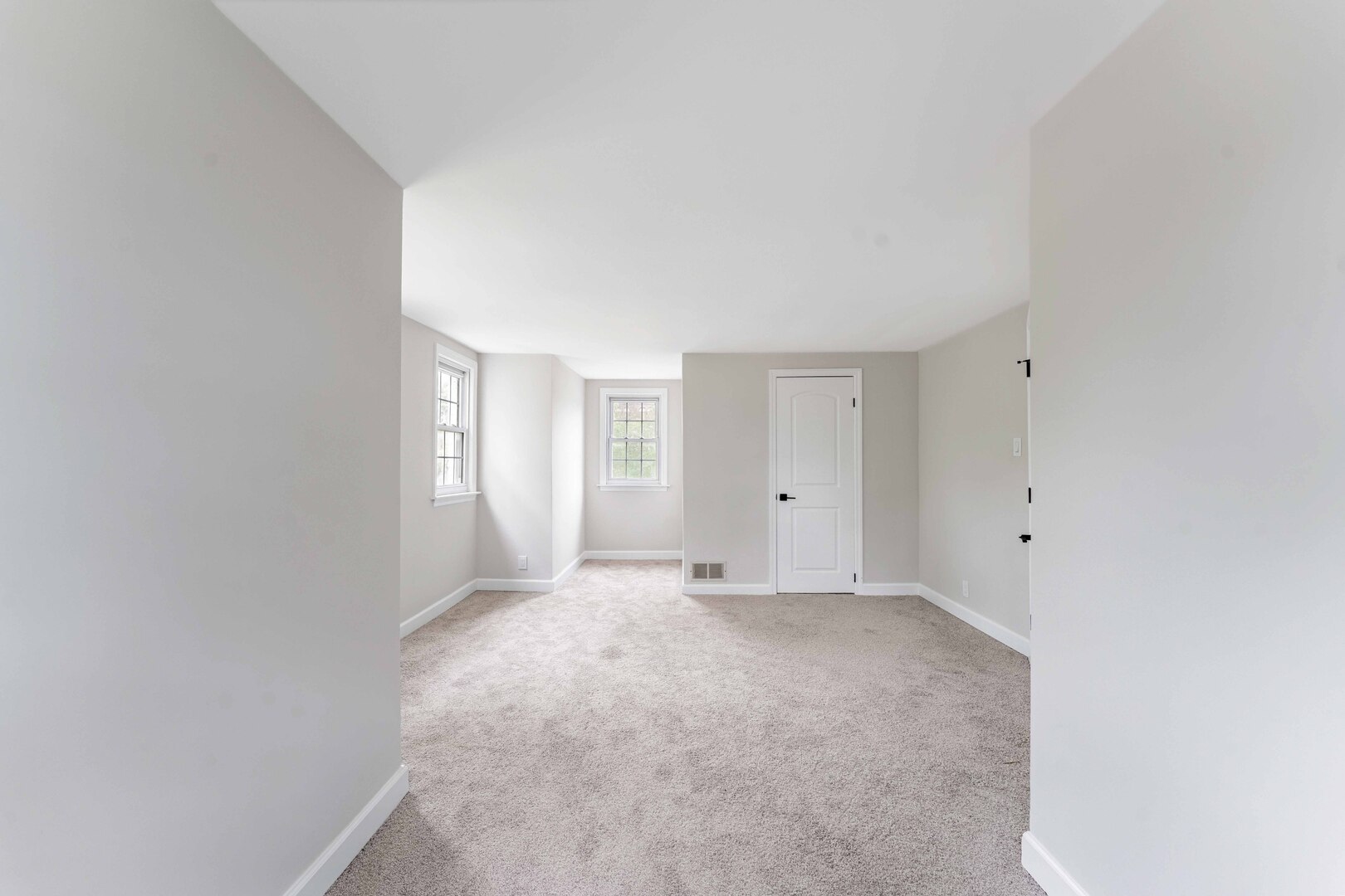566 Hirsch Avenue Property Photo 12