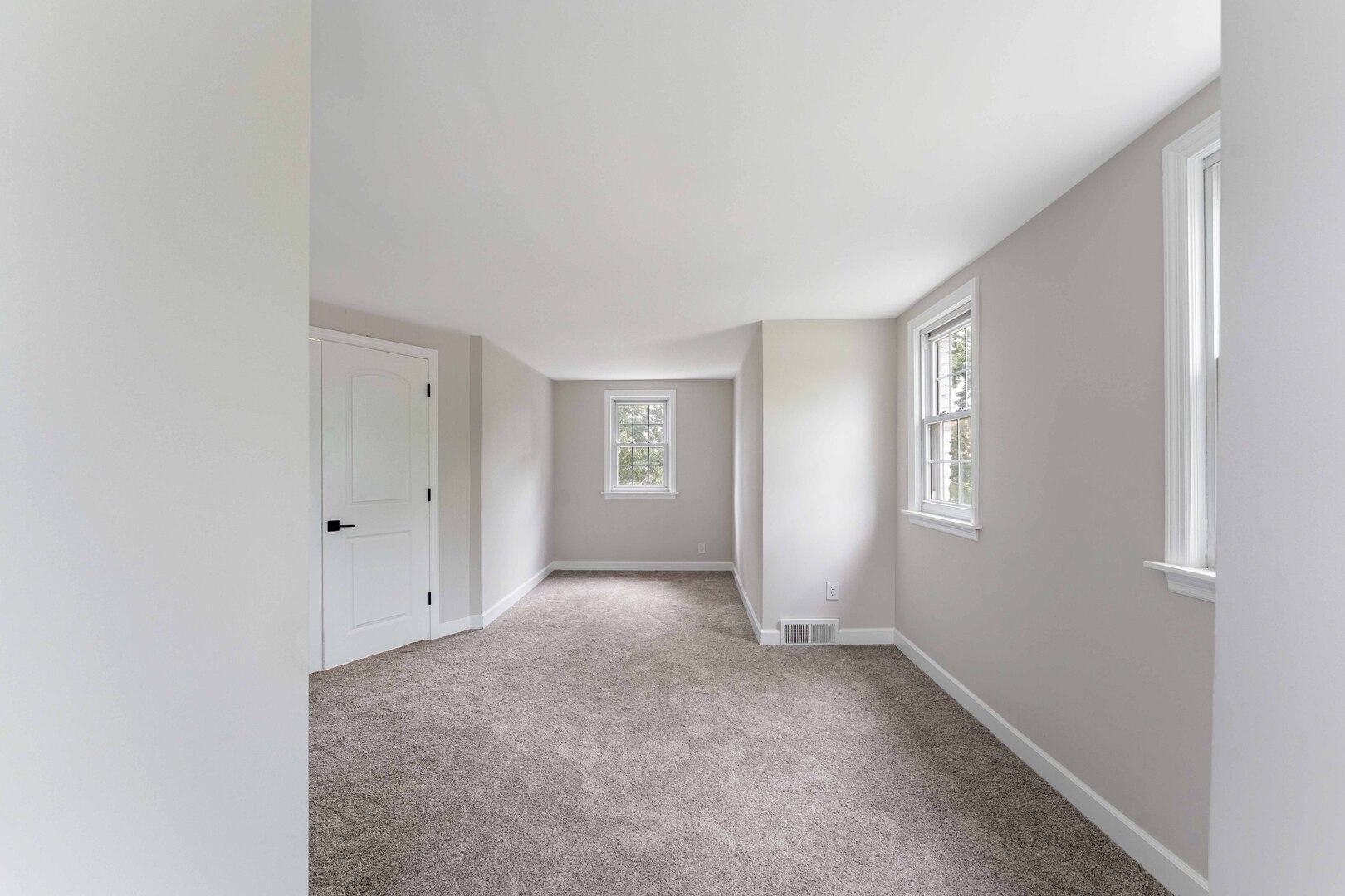 566 Hirsch Avenue Property Photo 15