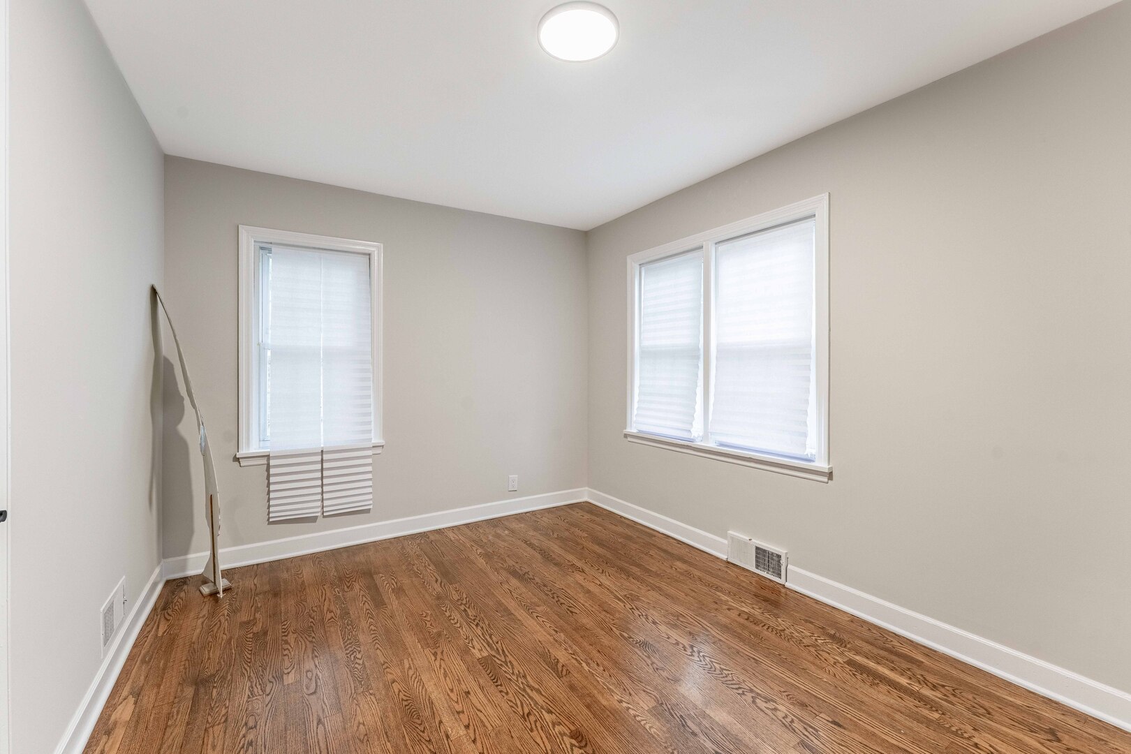 566 Hirsch Avenue Property Photo 19
