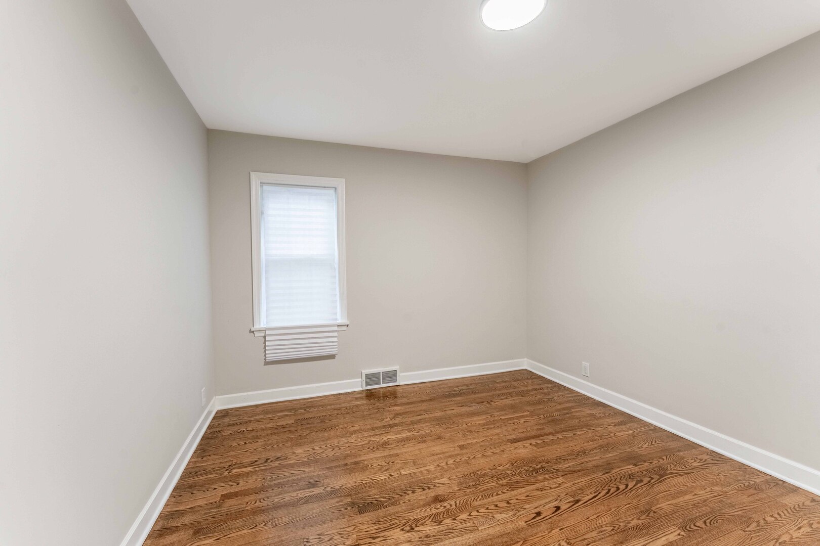 566 Hirsch Avenue Property Photo 21