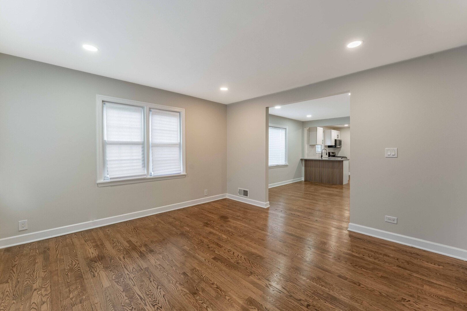 566 Hirsch Avenue Property Photo 23