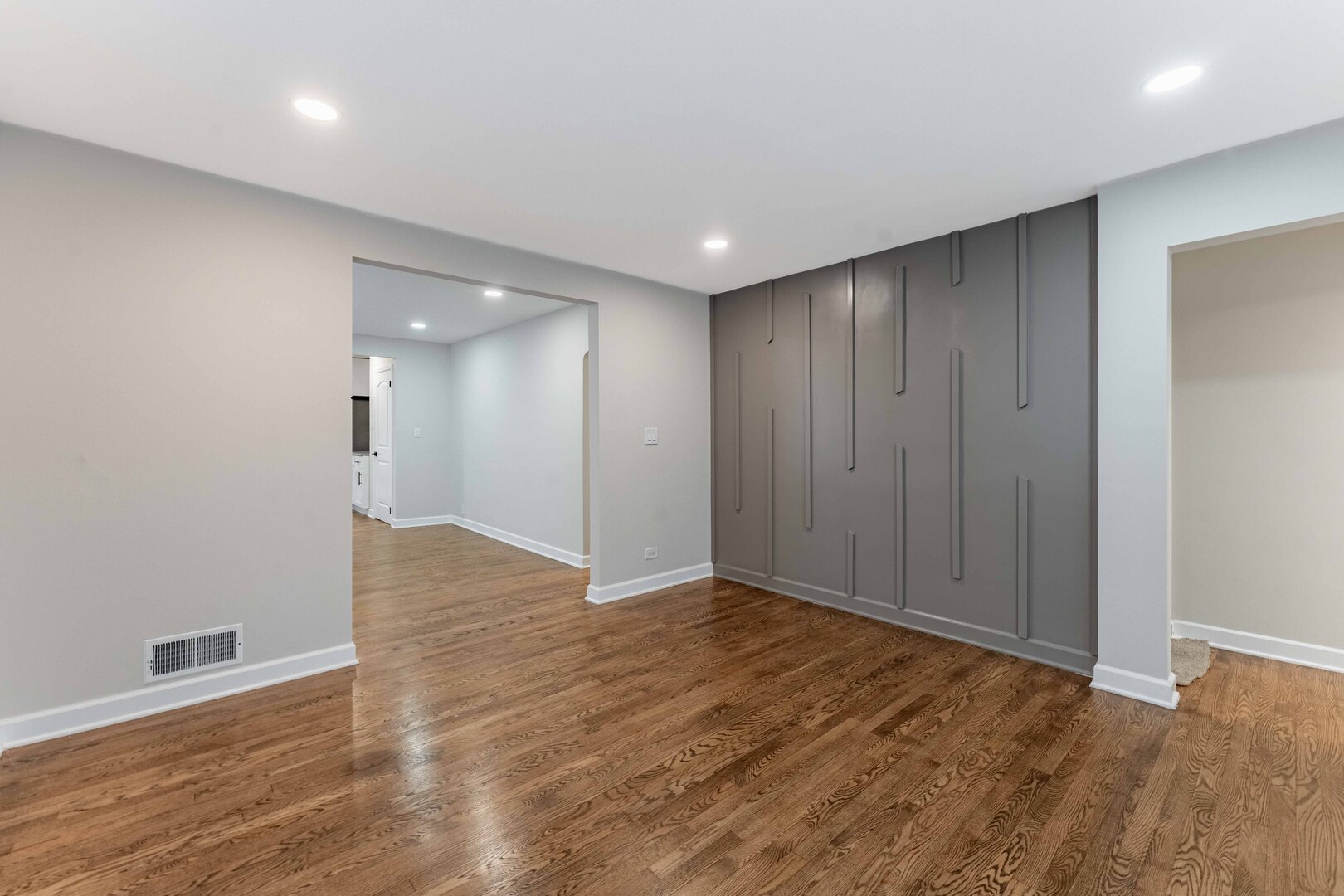 566 Hirsch Avenue Property Photo 25
