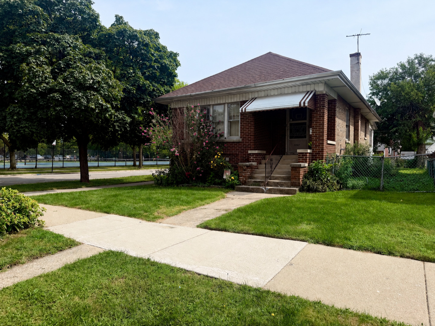 5057 N Keeler Avenue Property Photo 2