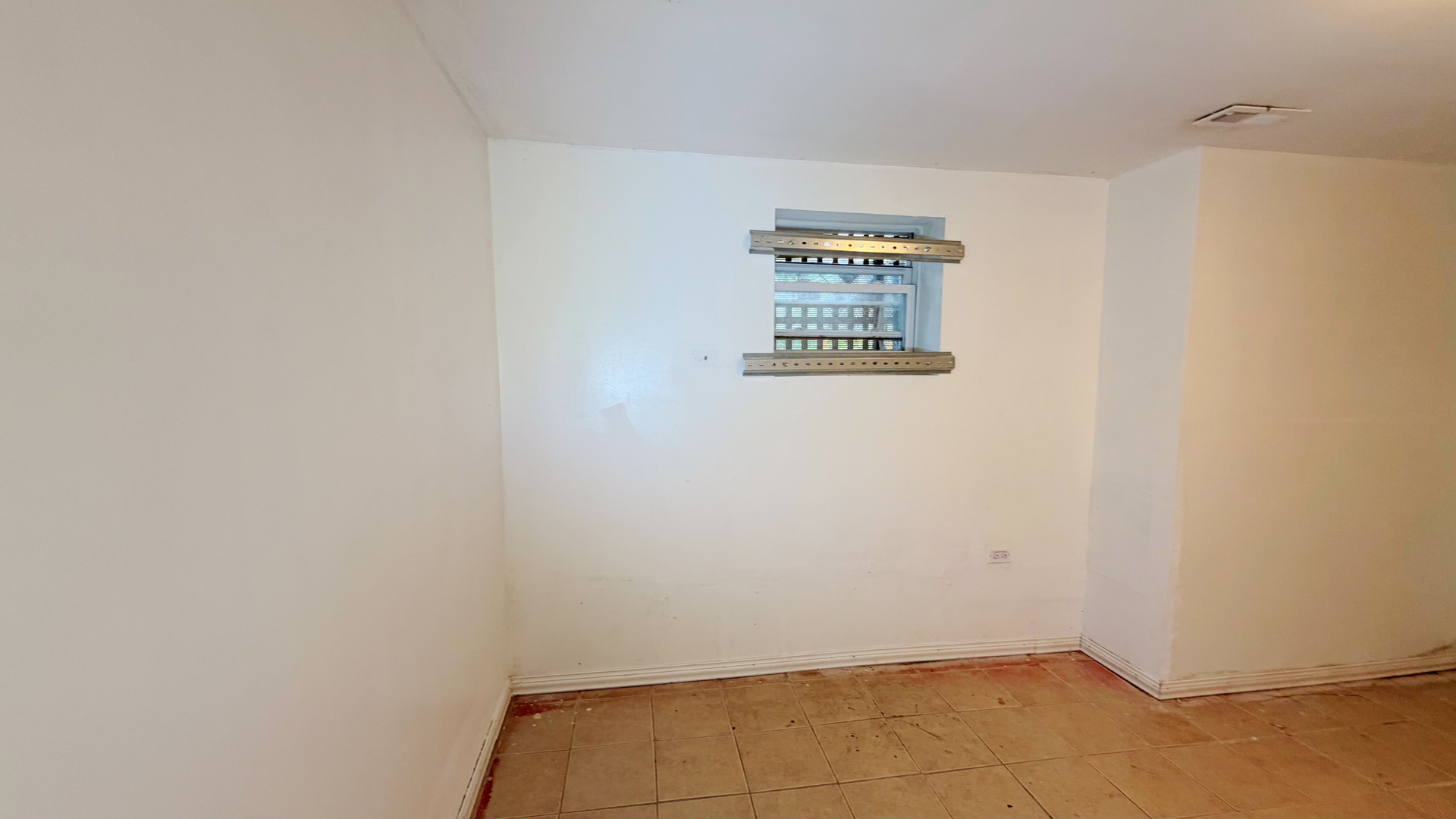 15237 Marshfield Avenue Property Photo 8
