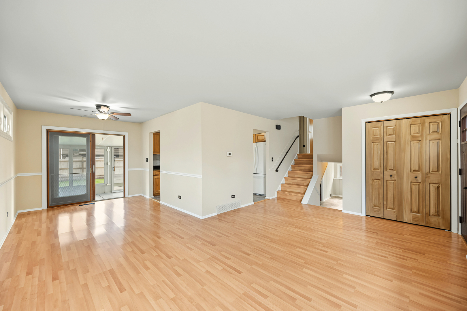 357 N Clarendon Avenue Property Photo 6