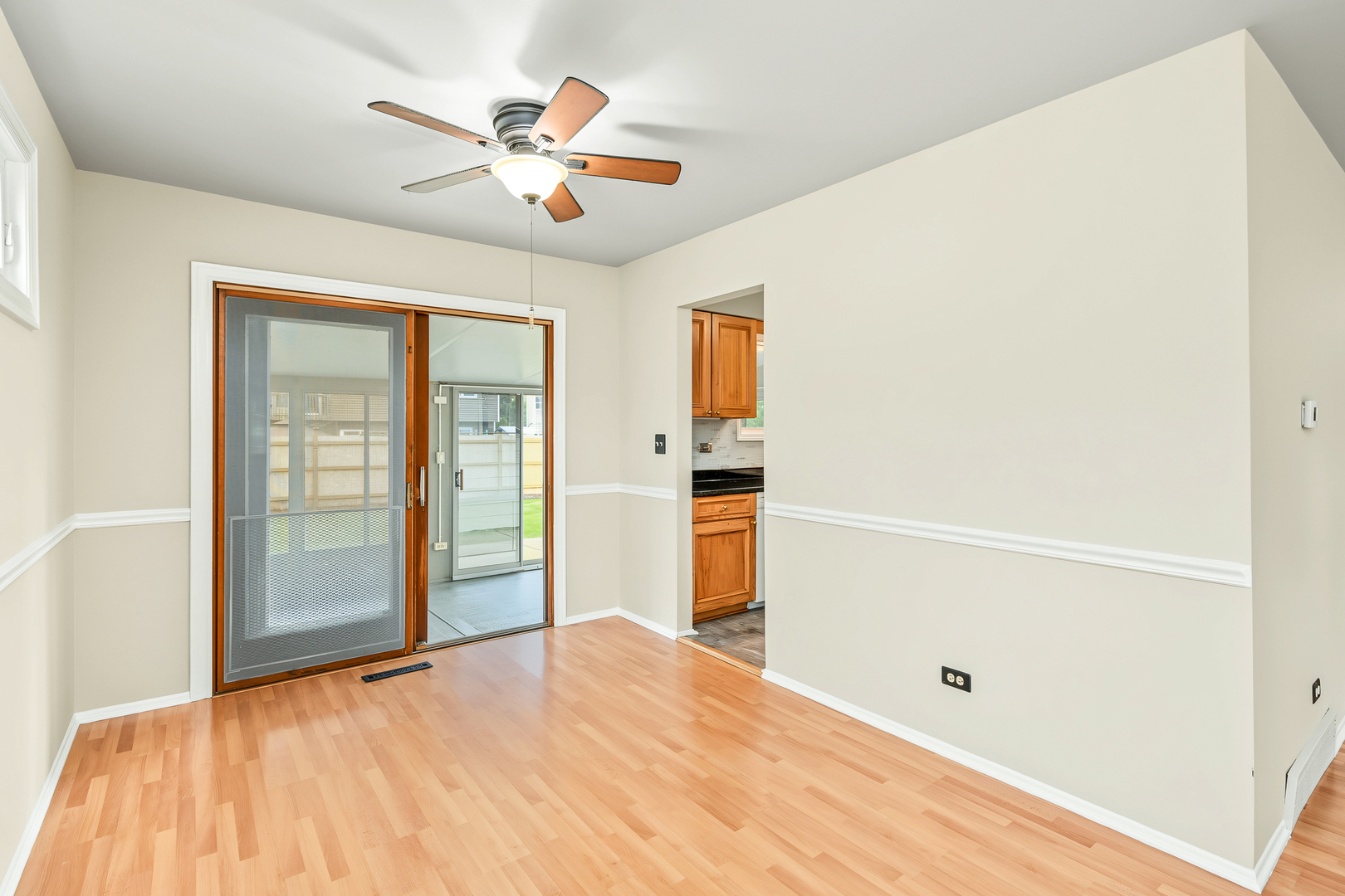 357 N Clarendon Avenue Property Photo 7
