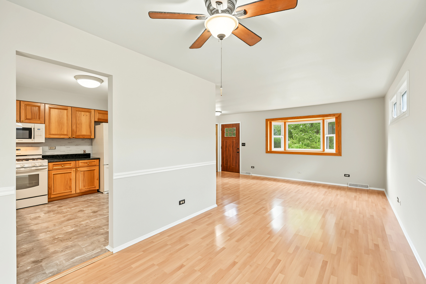 357 N Clarendon Avenue Property Photo 9