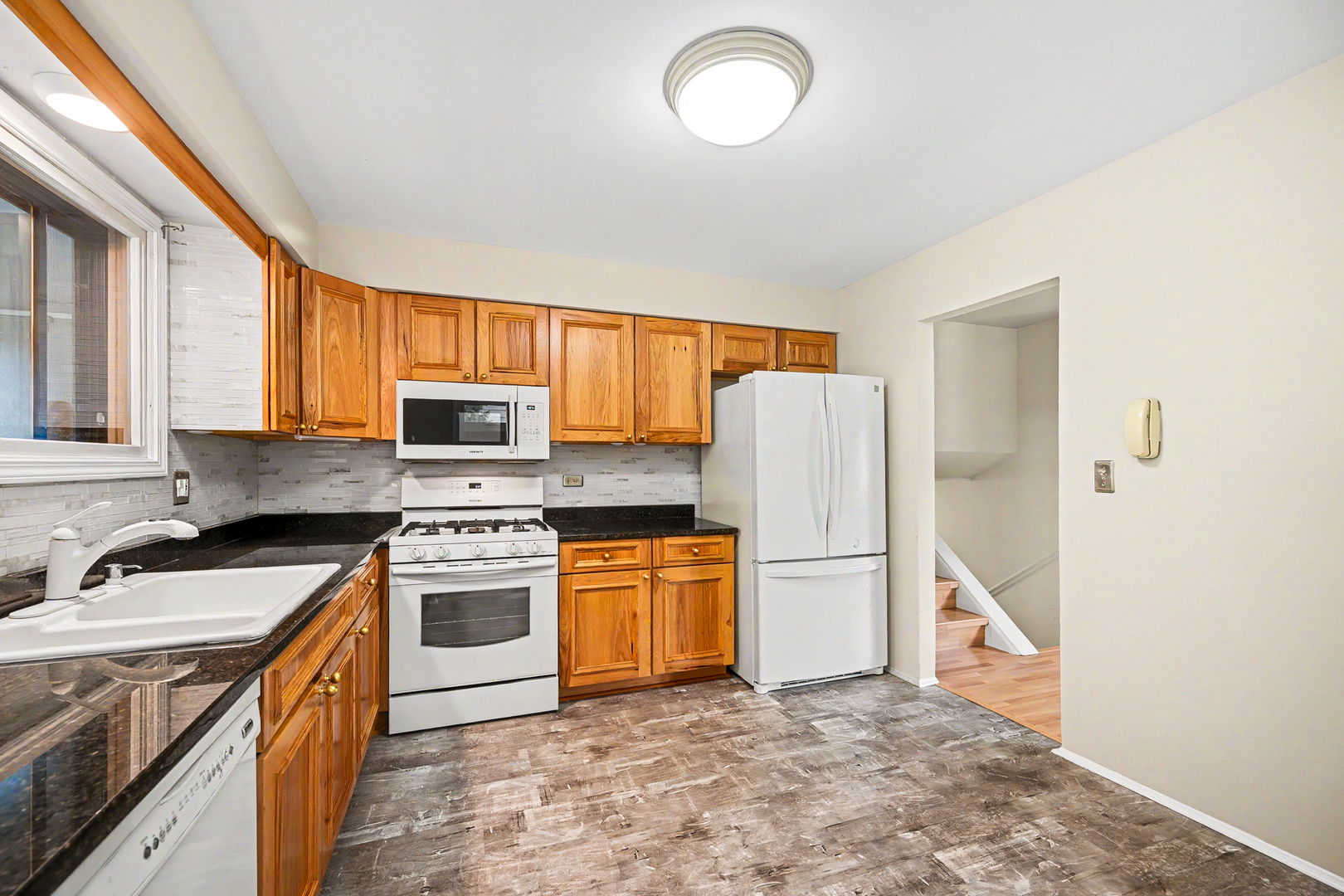 357 N Clarendon Avenue Property Photo 10