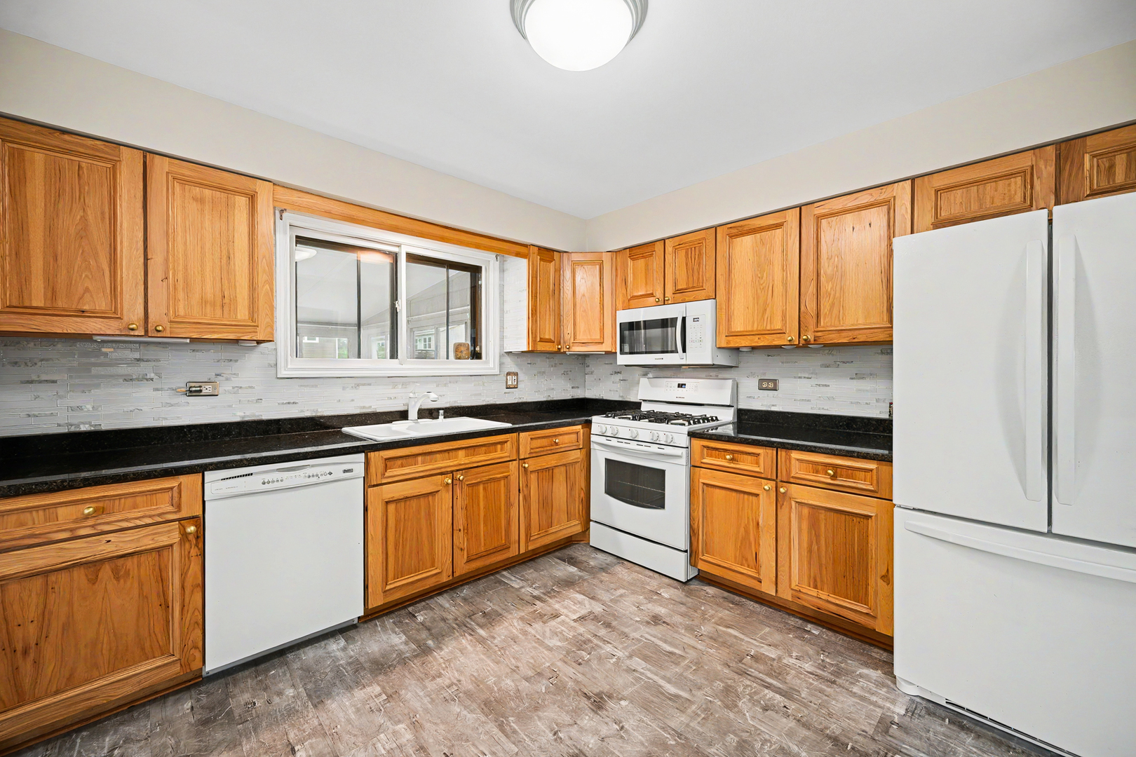 357 N Clarendon Avenue Property Photo 11