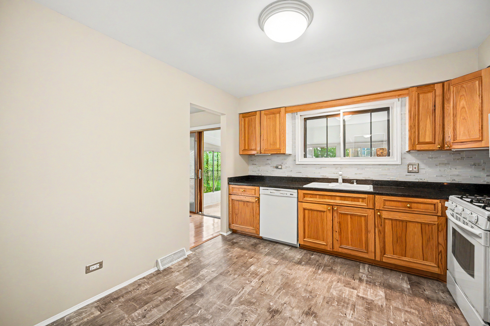 357 N Clarendon Avenue Property Photo 12