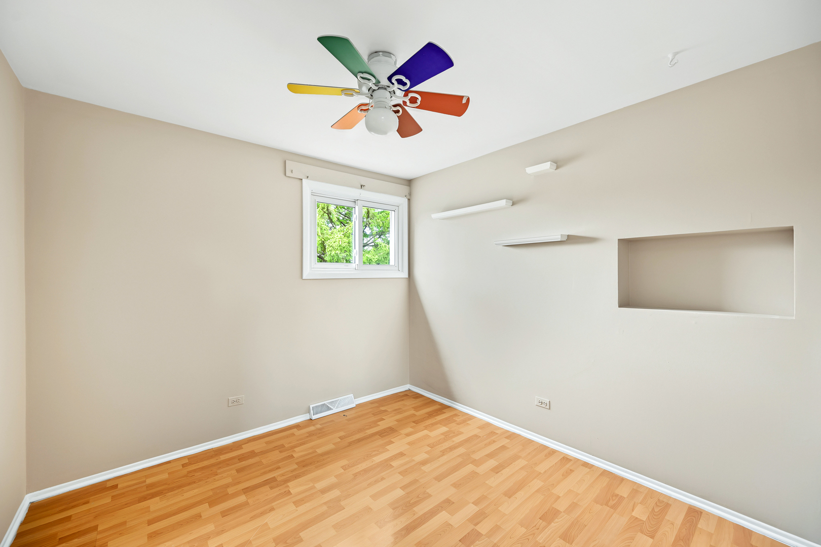 357 N Clarendon Avenue Property Photo 16