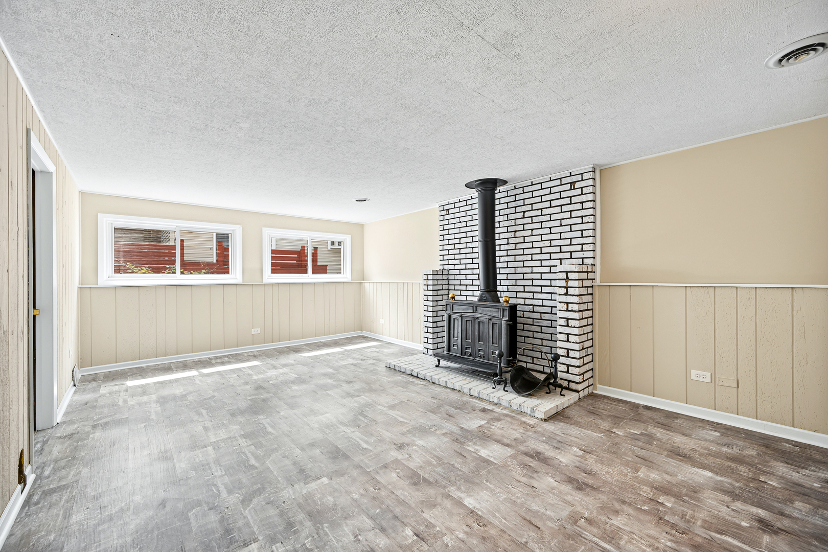 357 N Clarendon Avenue Property Photo 19