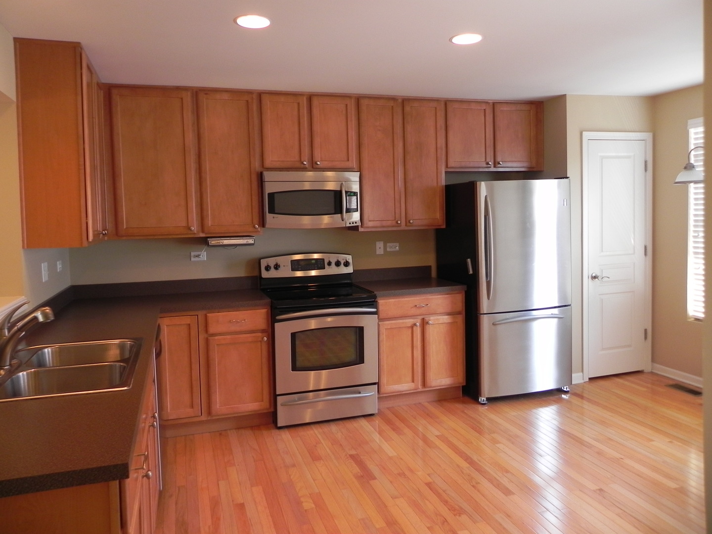 1137 Reserve Drive Property Photo 2