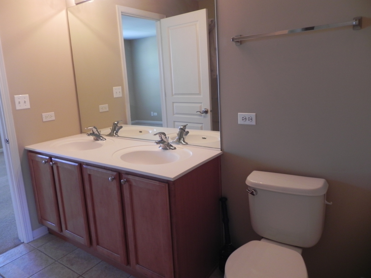 1137 Reserve Drive Property Photo 6