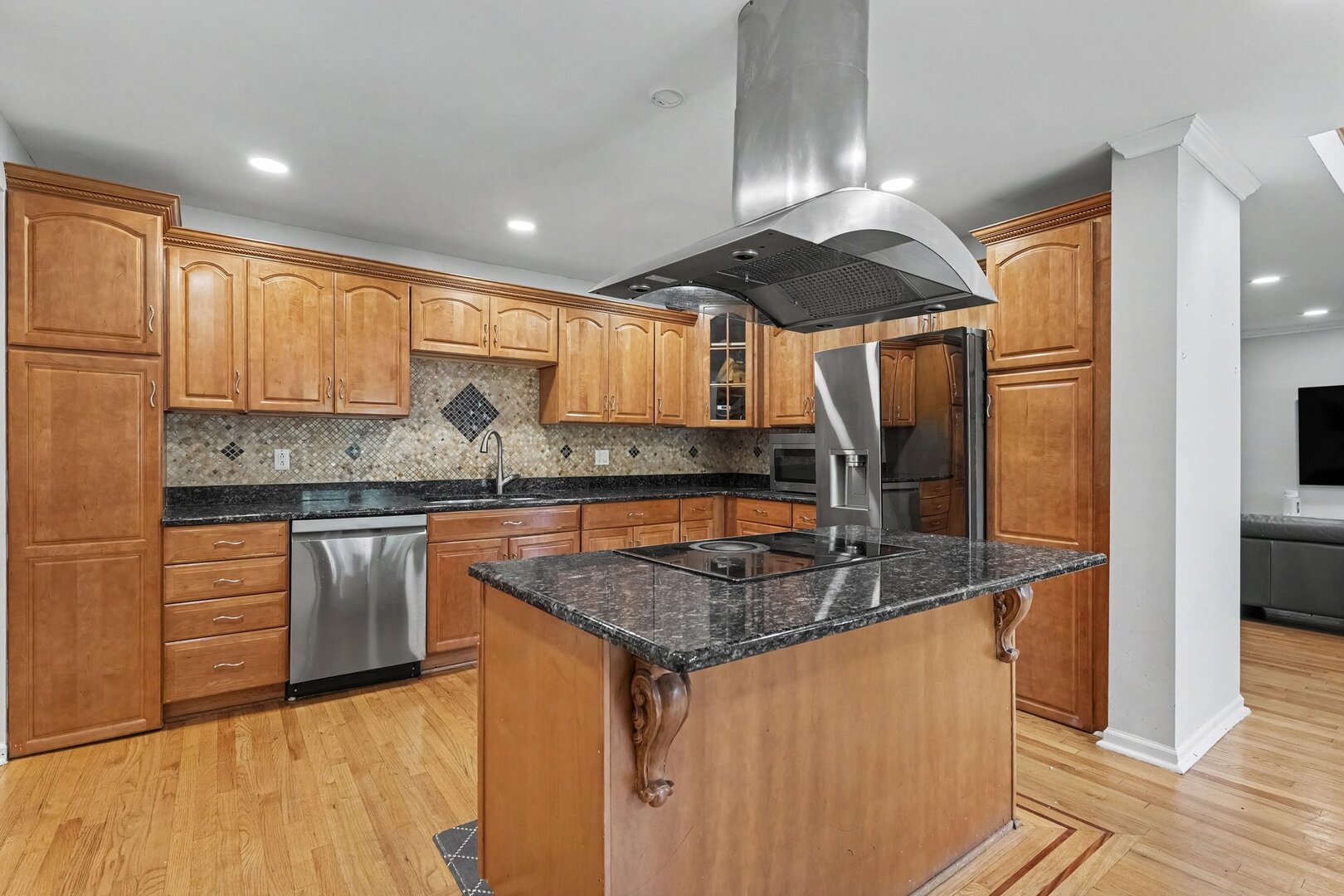 2945 Hartzell Street Property Photo 8