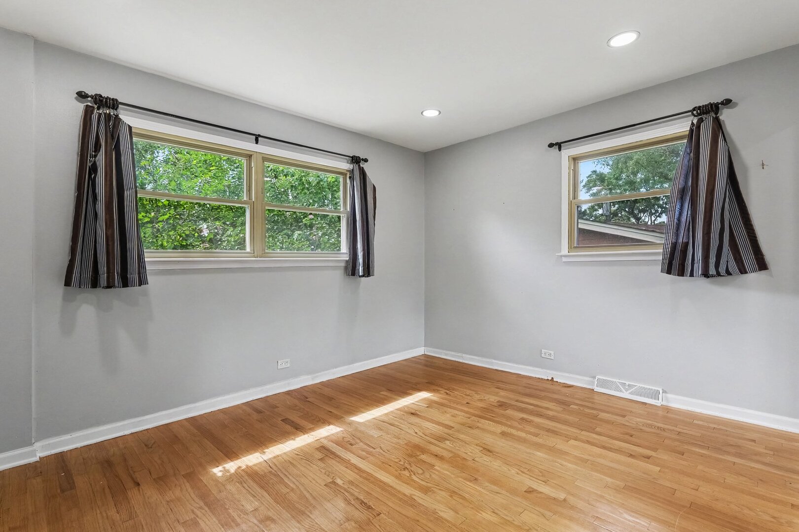 2945 Hartzell Street Property Photo 17