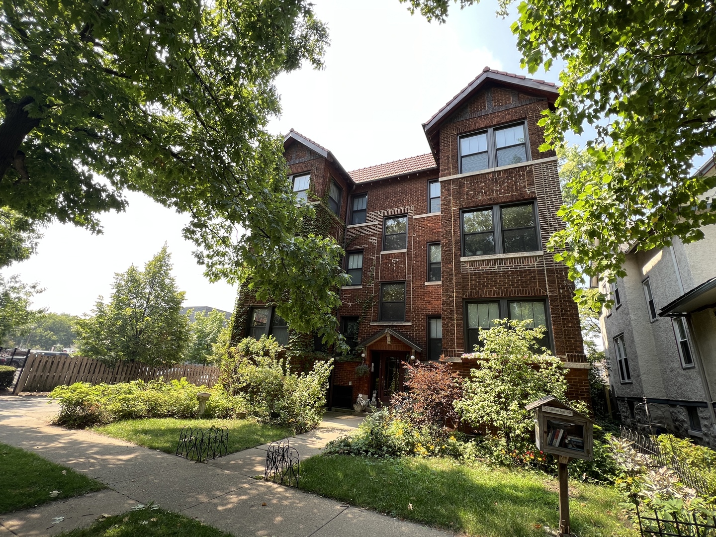 435 S Grove Avenue Property Photo 1